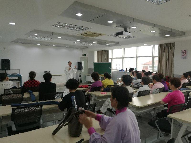 上海市社區(qū)<a href=http://m.017771.cn target=_blank class=infotextkey>健身</a>俱樂部