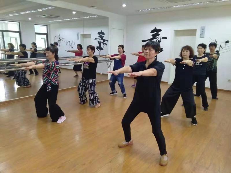 上海市社區(qū)<a href=http://m.017771.cn target=_blank class=infotextkey>健身</a>俱樂部