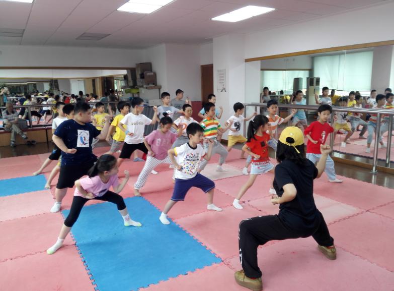 上海市社區(qū)<a href=http://m.017771.cn target=_blank class=infotextkey>健身</a>俱樂部