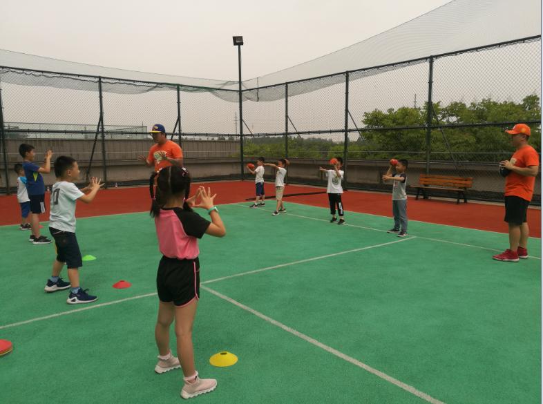 上海市社區(qū)<a href=http://m.017771.cn target=_blank class=infotextkey>健身</a>俱樂部