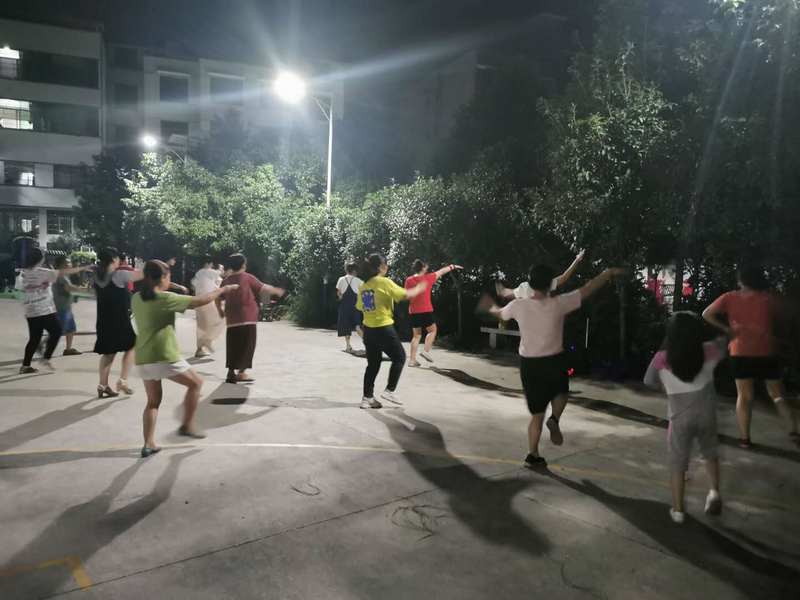 公益體彩在你身邊:邵陽雨溪社區(qū)——搭起老百姓身邊的<a href=http://m.017771.cn target=_blank class=infotextkey>健身</a>廣場 公益體彩在你身邊:邵陽雨溪社區(qū)——搭起老百姓身邊的<a href=http://m.017771.cn target=_blank class=infotextkey>健身</a>廣場