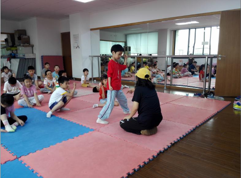 上海市社區(qū)<a href=http://m.017771.cn target=_blank class=infotextkey>健身</a>俱樂部