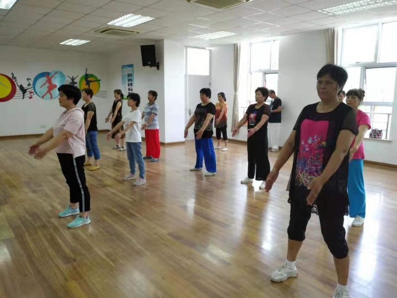 上海市社區(qū)<a href=http://m.017771.cn target=_blank class=infotextkey>健身</a>俱樂部