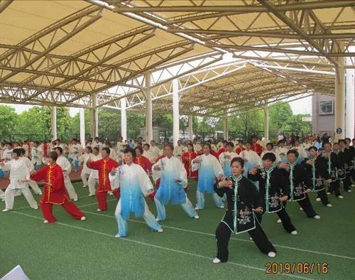 上海市社區(qū)<a href=http://m.017771.cn target=_blank class=infotextkey>健身</a>俱樂(lè)部