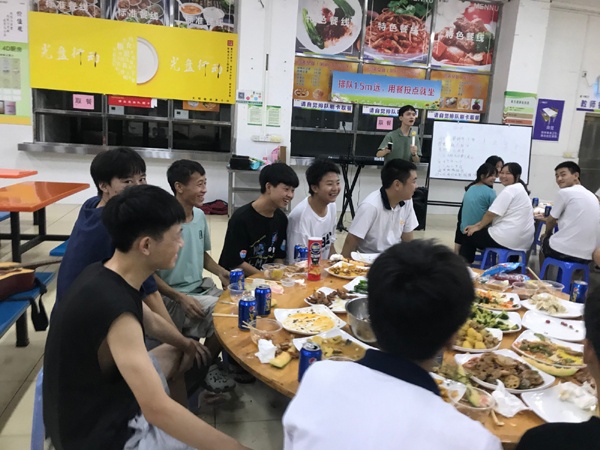 師生同歡，共賀中秋