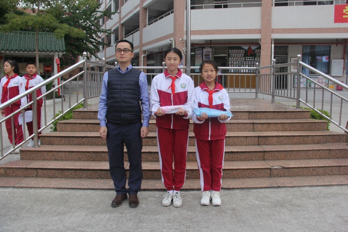 開發(fā)區(qū)第一小學(xué)：公益捐贈，情暖校園