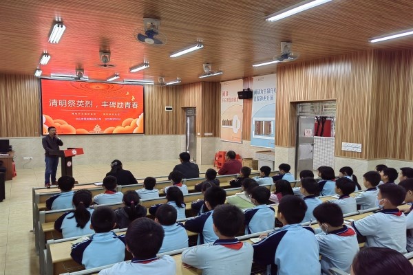 清明祭英烈，豐碑勵青春