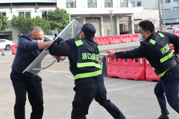 加強(qiáng)反恐演練，共筑平安校園