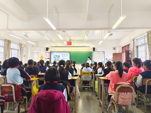擁抱青春，笑對花季