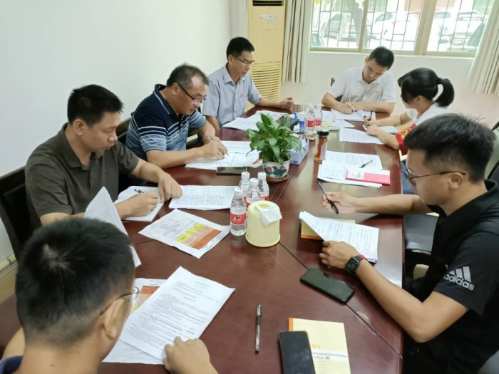 從嚴(yán)要求 反復(fù)強調(diào) 確保學(xué)生平安度假