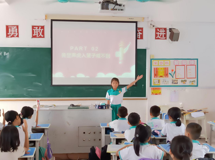 誦讀經(jīng)典，書寫新華章