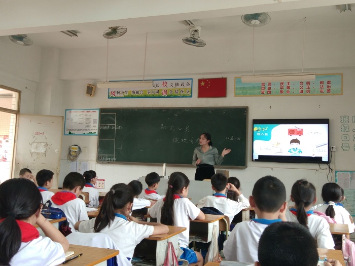 推門(mén)聽(tīng)課常態(tài)化 把脈課堂促成長(zhǎng)