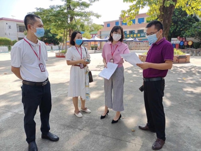 民眾街道教育和體育事務(wù)中心督導(dǎo)組蒞臨民眾育才小學(xué)督導(dǎo)“五項(xiàng)管理”工作