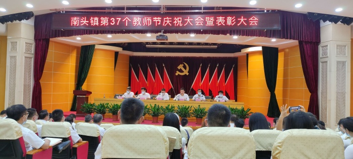 引路在腳下，追夢向前方