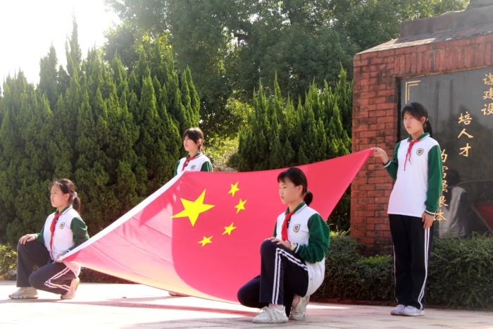 跟隨偉人足跡，繼承中山精神