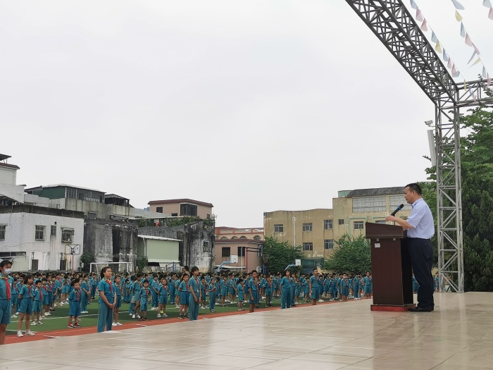 民眾中心小學(xué)校長(zhǎng)開講思政第一課