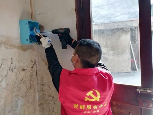 守護(hù)“近鄰”暖人心，這個(gè)社區(qū)為低保家庭化解用電用氣安全隱患