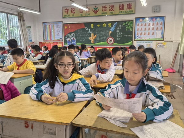 品中華詩詞，傳文化經(jīng)典