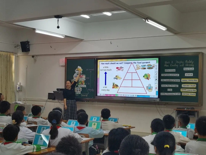 信息技術(shù)助課堂，專(zhuān)家引領(lǐng)促提升