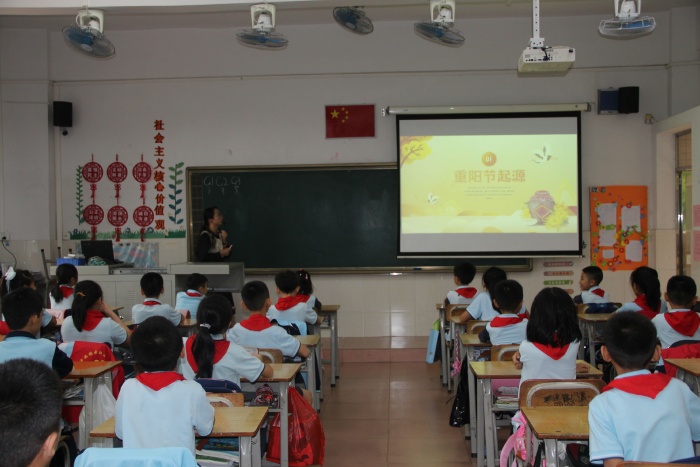 沙溪鎮(zhèn)云漢小學(xué)開(kāi)展重陽(yáng)節(jié)敬老主題班會(huì)