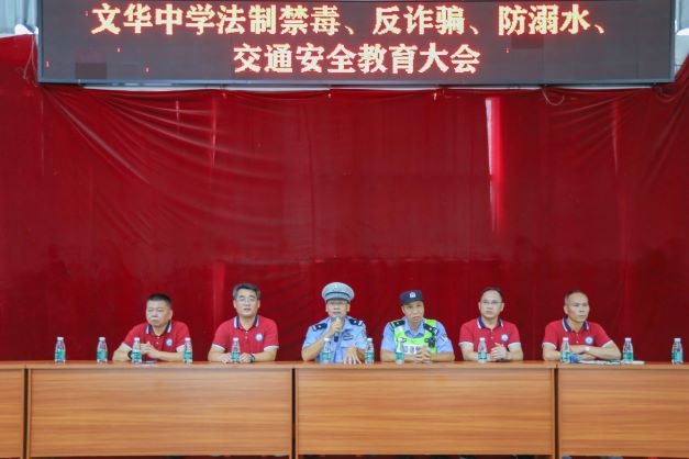 歐國賢警長進行講座.jpg