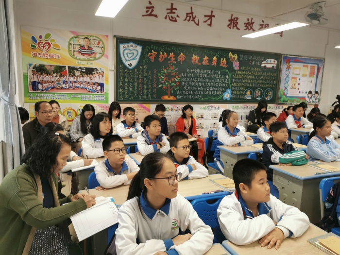 督導(dǎo)課堂教學(xué)，促進(jìn)教學(xué)發(fā)展