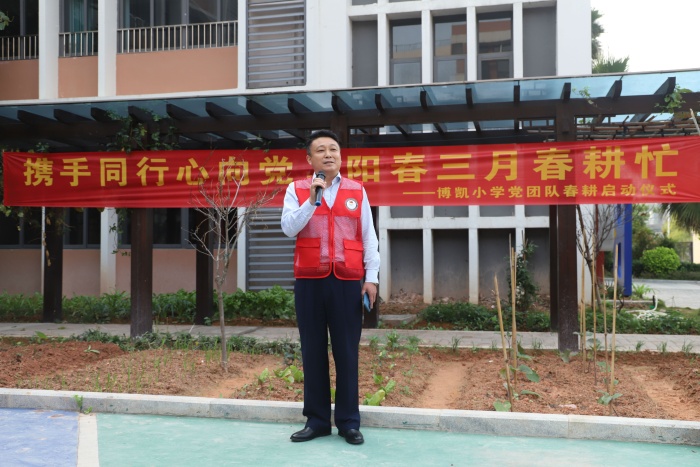 “攜手同行心向黨，陽春三月春耕忙”