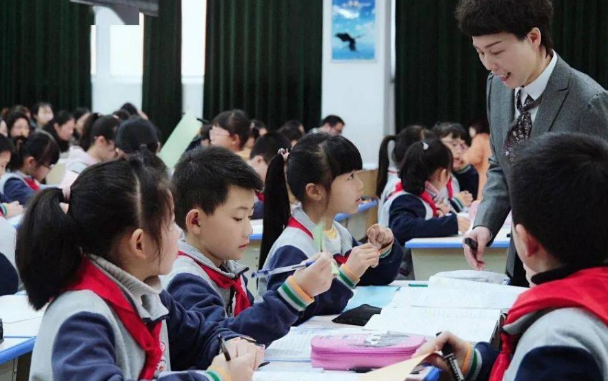課后延時服務(wù)實施，一老師口出狂言勸退家長，“你家沒有人了？”