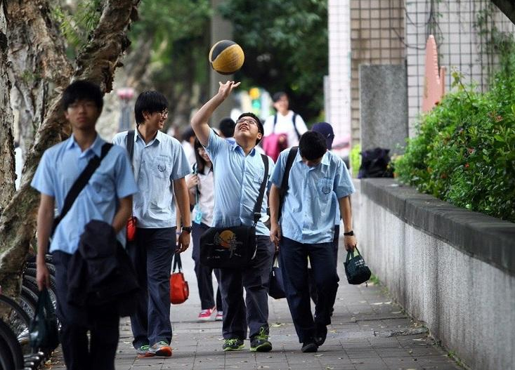 “周中班”遇到寒冬，10月1后或?qū)⒈蝗∠?，部分地區(qū)已下發(fā)通知