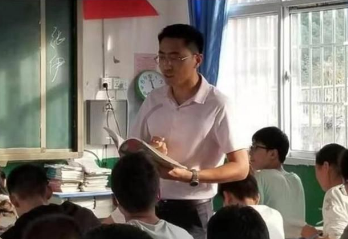 江西70多名教師集體辭職，背后的原因骨感且現(xiàn)實，鐵飯碗不香了