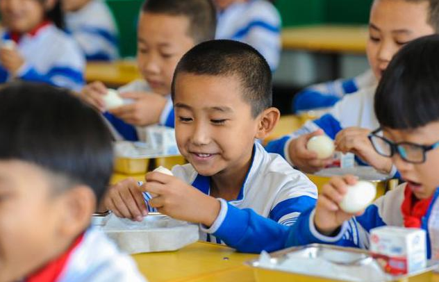 “睡眠令”落地，各地中小學(xué)調(diào)整到校時(shí)間，家長表示新問題出現(xiàn)