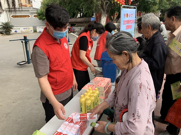 鼎湖區(qū)城管局開展“積極參與垃圾分類，攜手共享文明鼎湖”垃圾分類宣傳志愿活動（5）.jpg