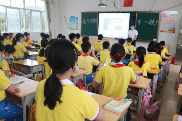 少年歸來，英雄開講