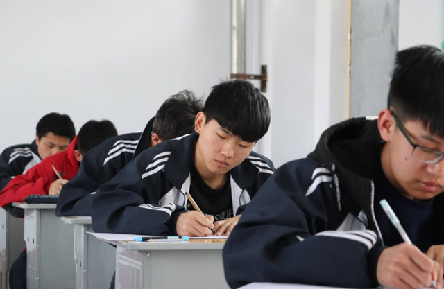 高考中，為什么要提前5分鐘發(fā)試卷？其中的深意你知道嗎