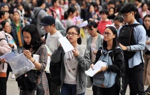 考生621分進(jìn)入211大學(xué)，收到錄取通知卻高興不起來(lái)，無(wú)奈選擇復(fù)讀