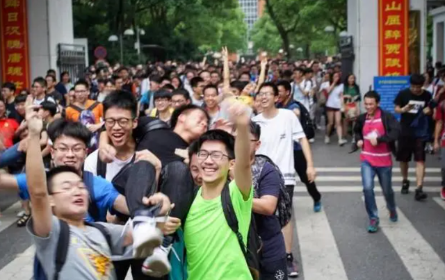 天津市教委最新通知，“高考移民”被徹底限制，有些家長(zhǎng)已經(jīng)慌了