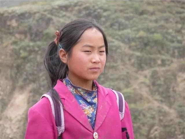 孫女高考成績(jī)47分，爺爺含淚求復(fù)查成績(jī)，成績(jī)公開(kāi)后讓人難受不已