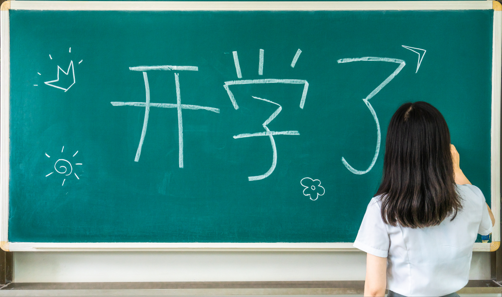 大一新生偷拍女學(xué)生被抓，湖北工大將其勸退，網(wǎng)友：心疼他父母