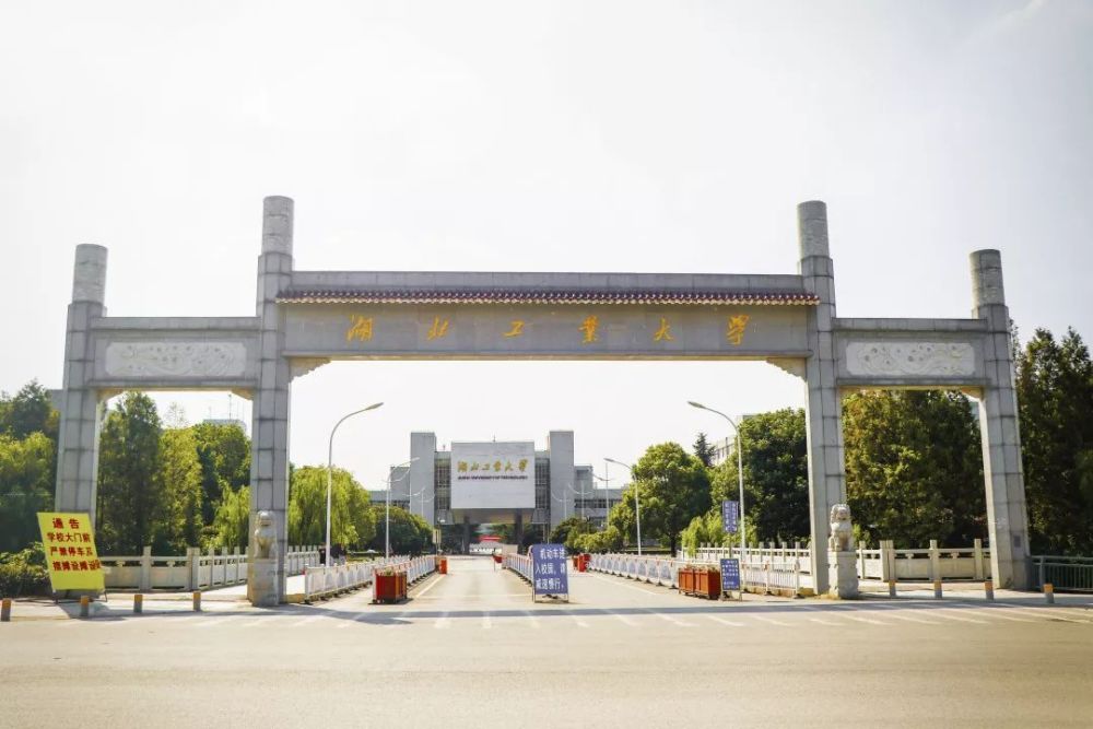 入學(xué)第二天偷拍女生裙底被勸退，這位大學(xué)新生值不值得同情？