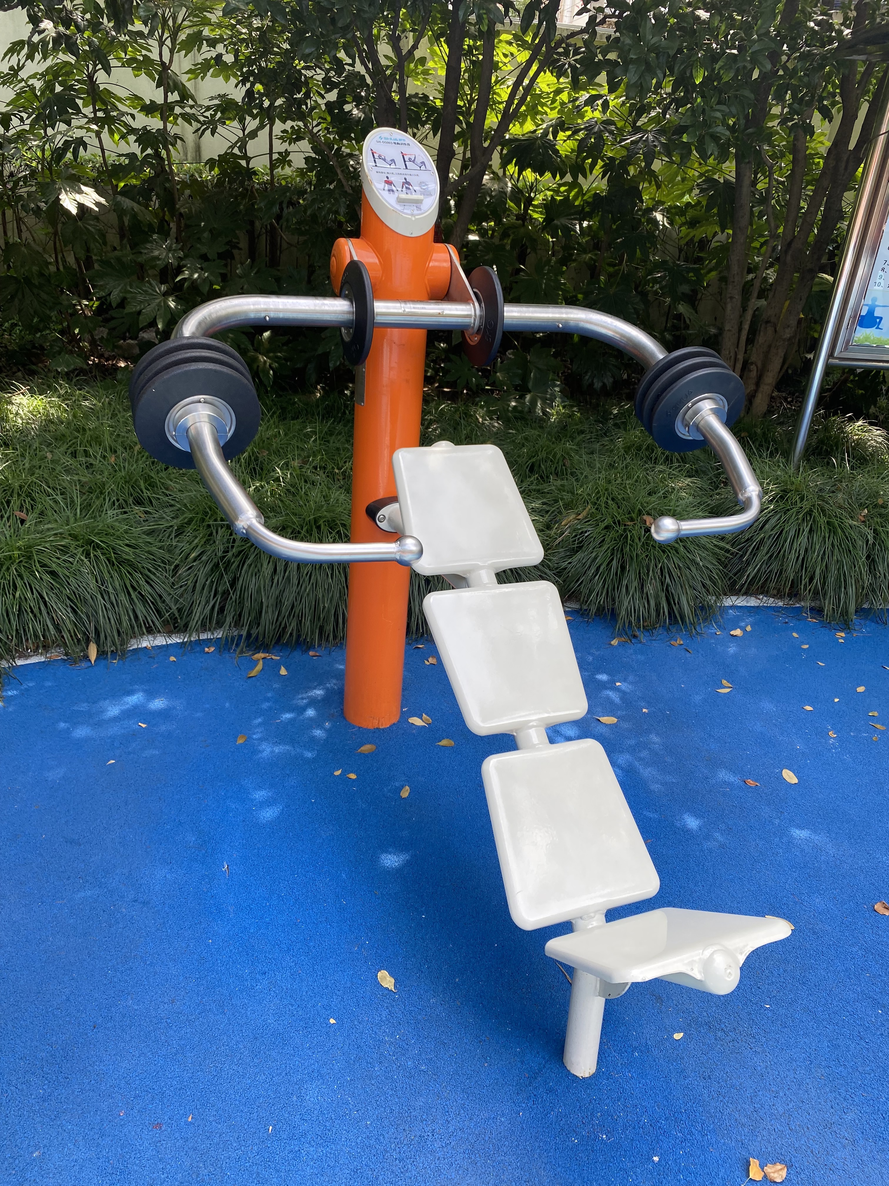 坐推坐拉器