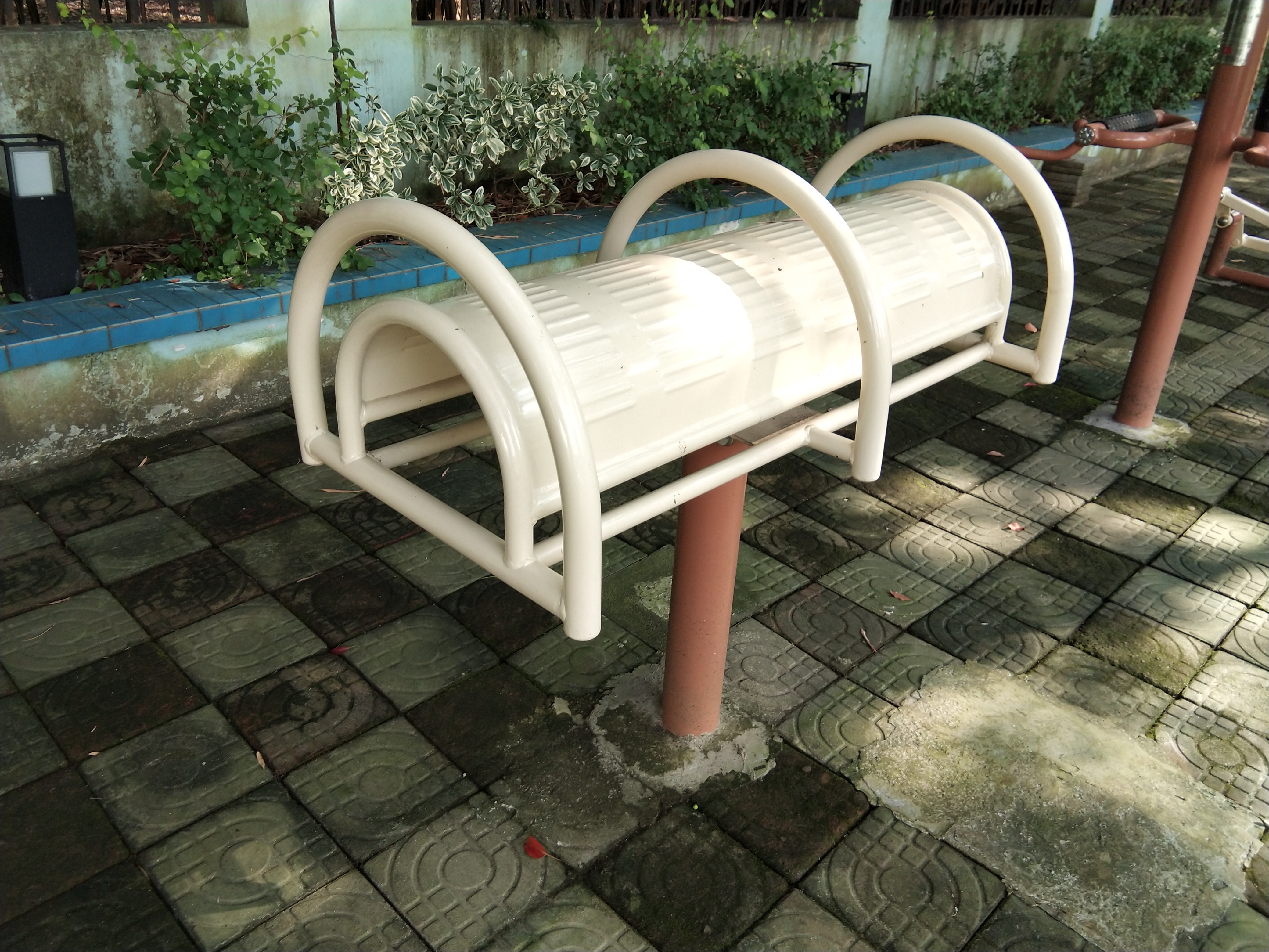 伸腰展背器