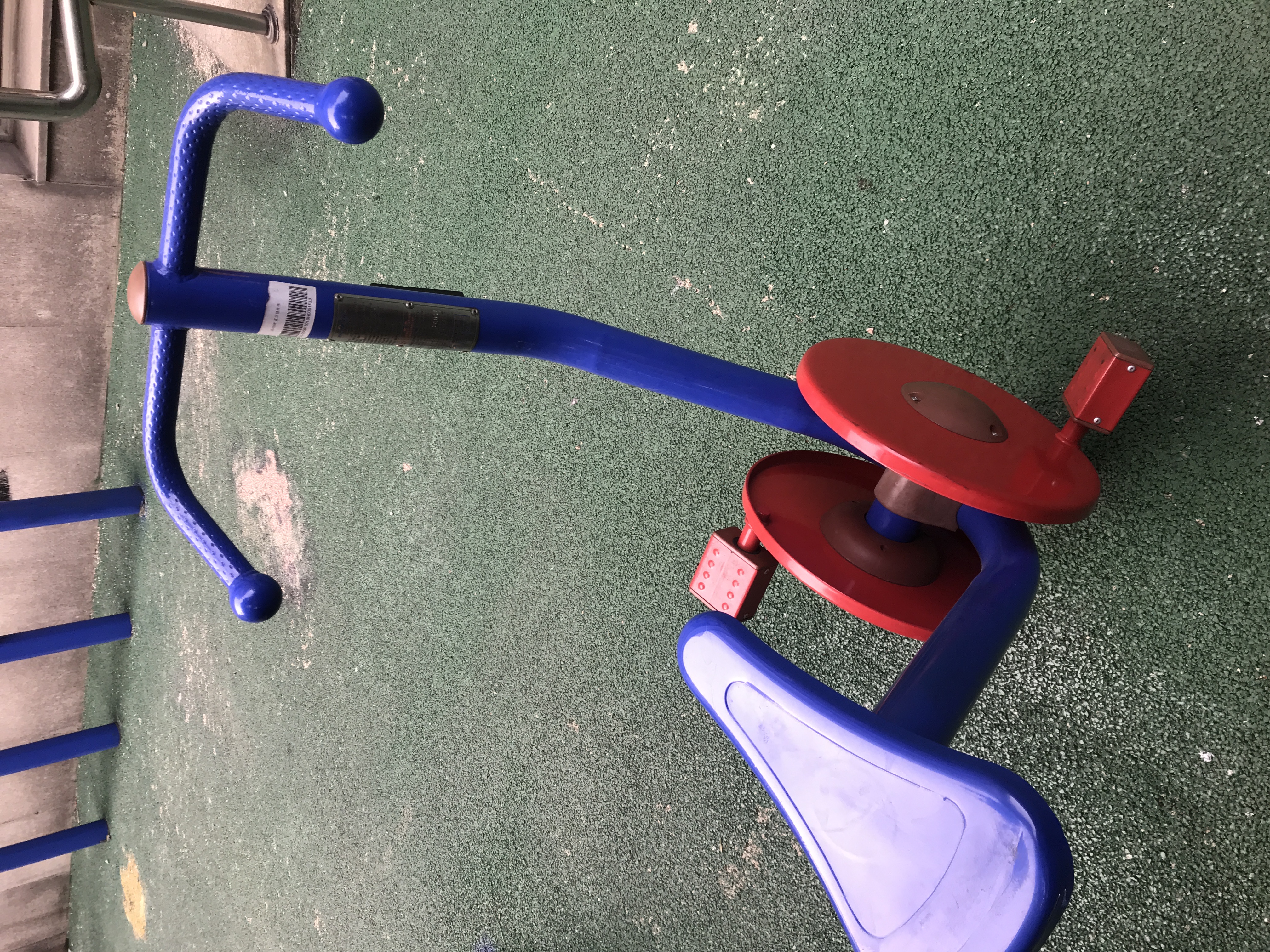 直立健身車