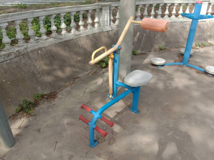 腹背鍛煉器