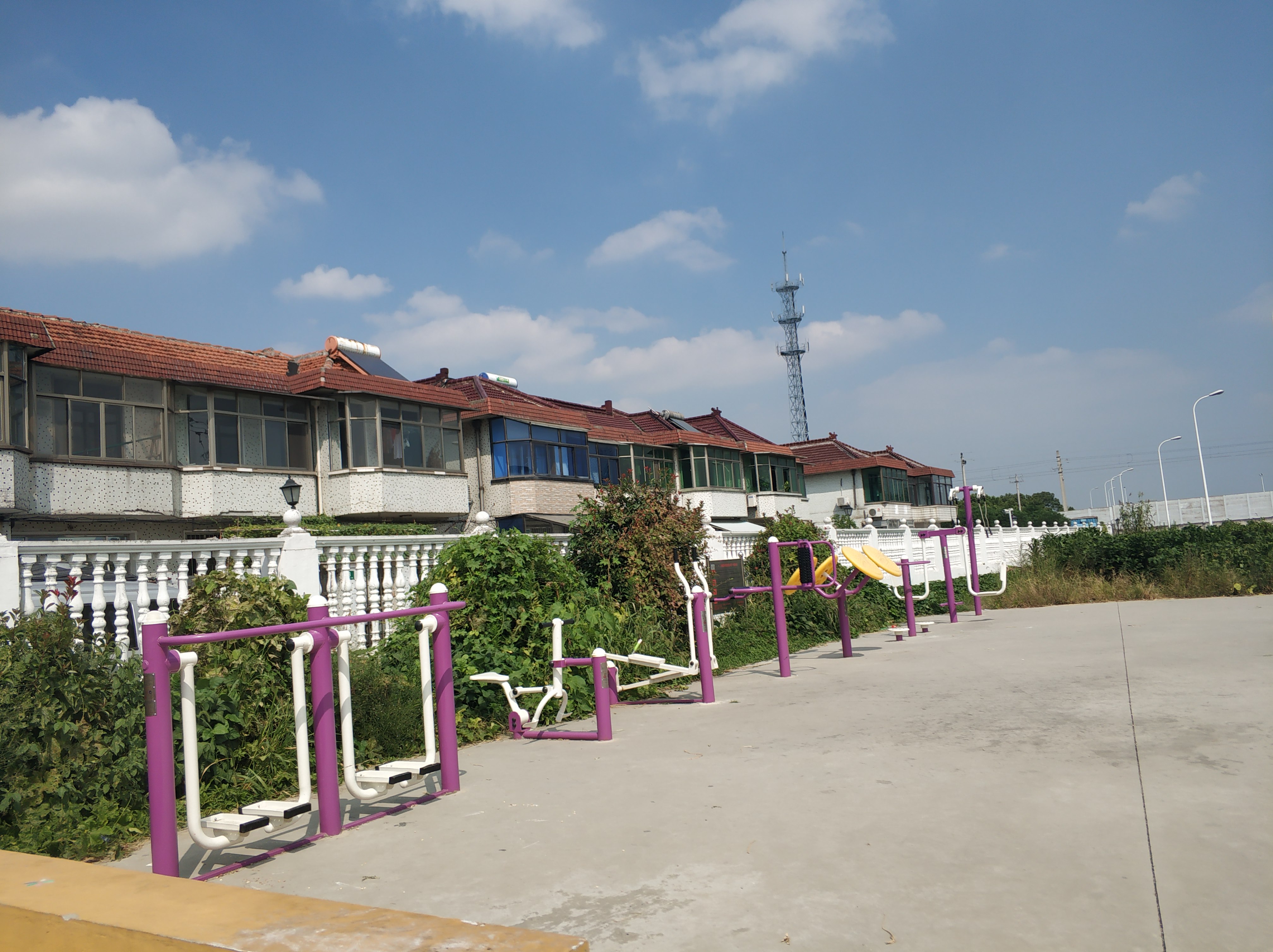 勤儉村門球場