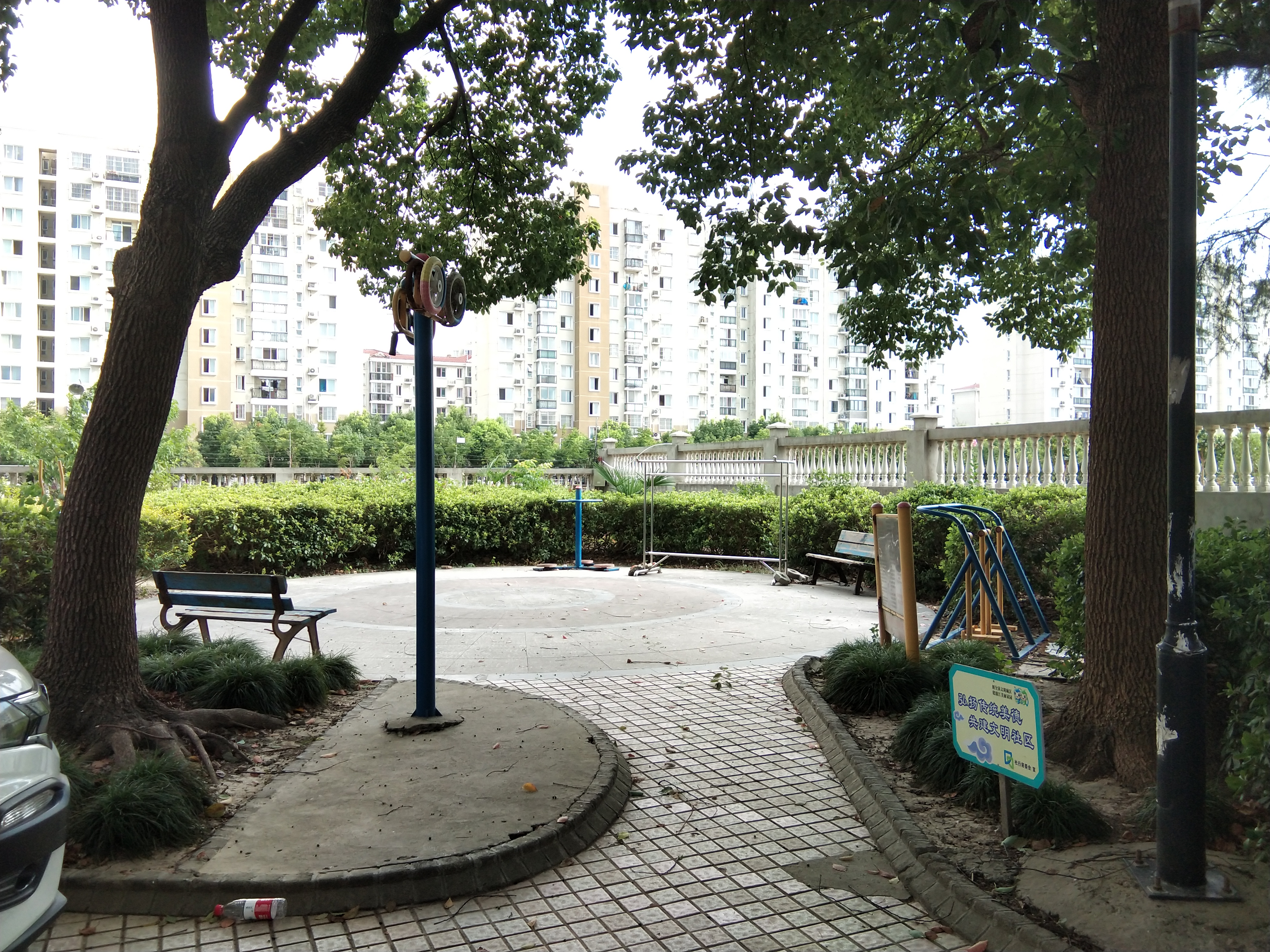 杜行居委