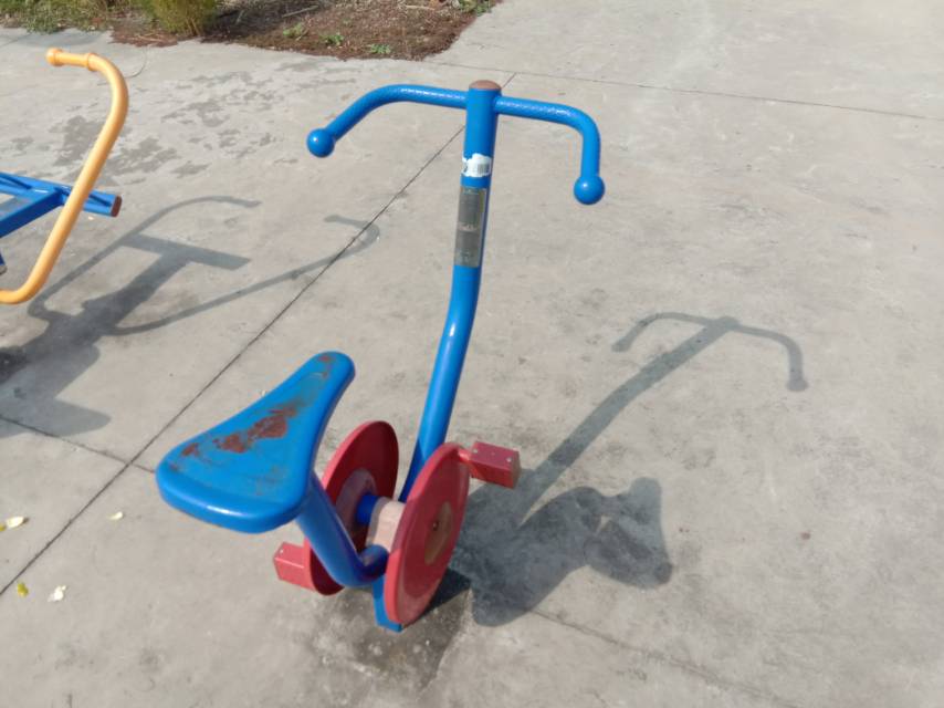 直立健身車