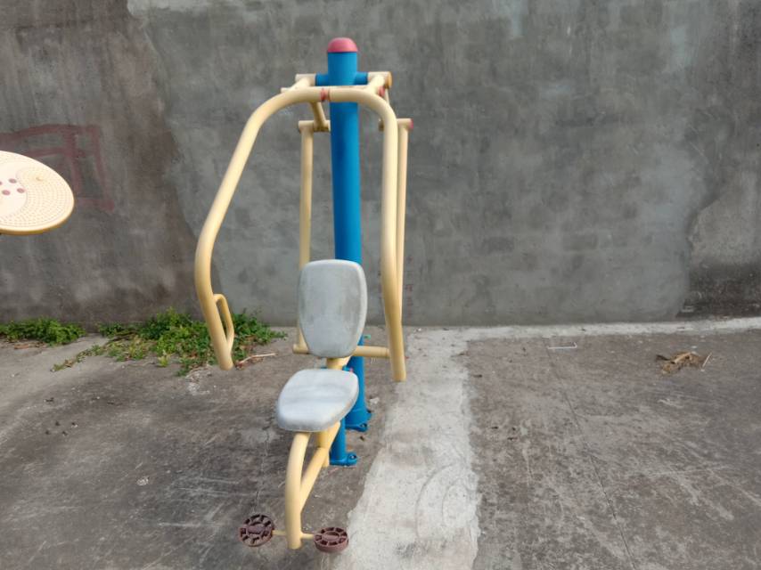 自重推胸器