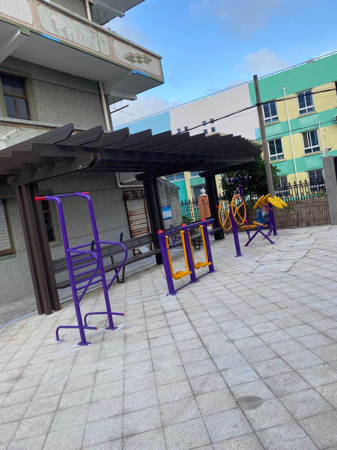 老港居民委員會(huì)鑫盛路59號（東面）健身苑點(diǎn)