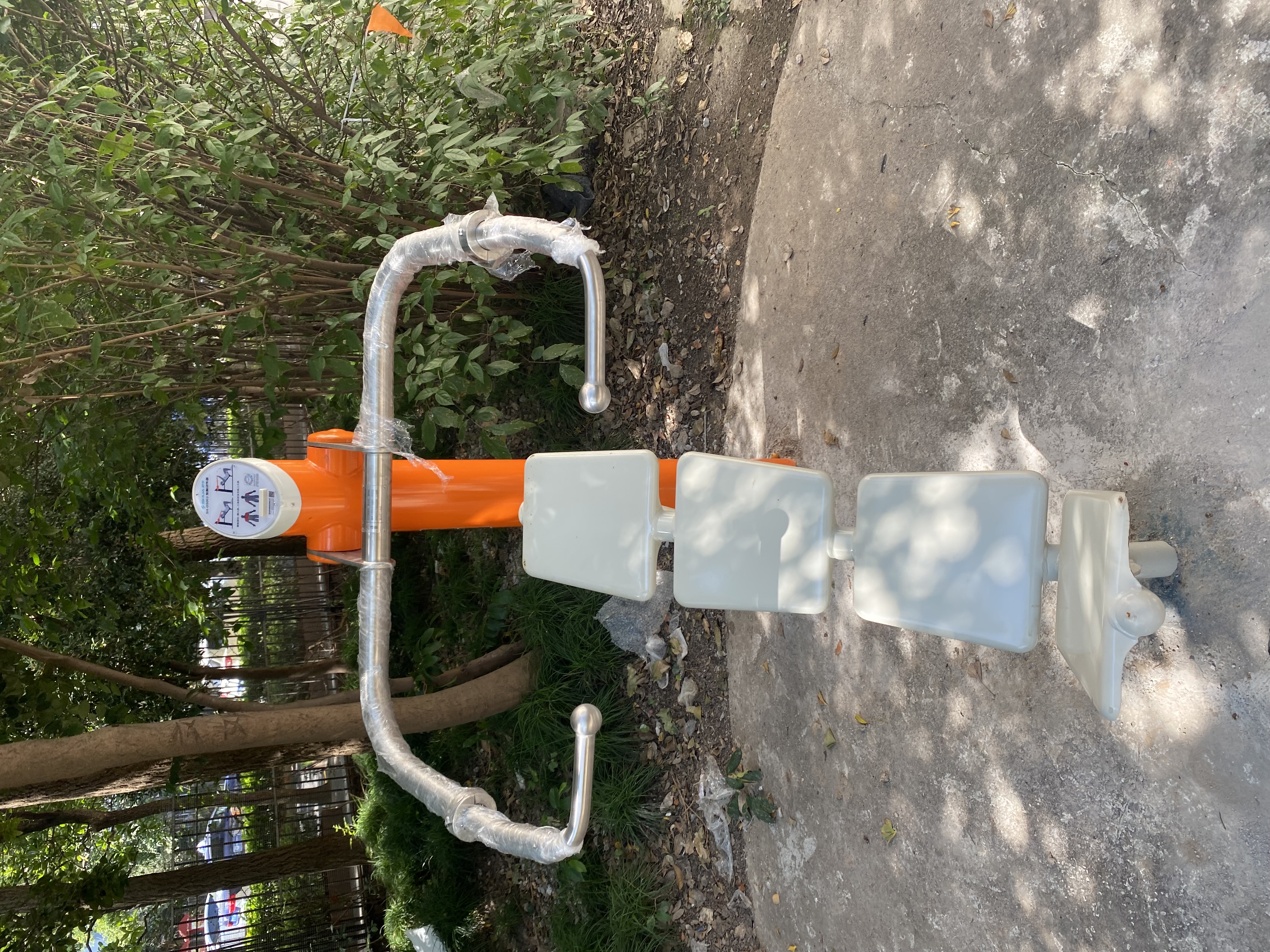 坐推坐拉器