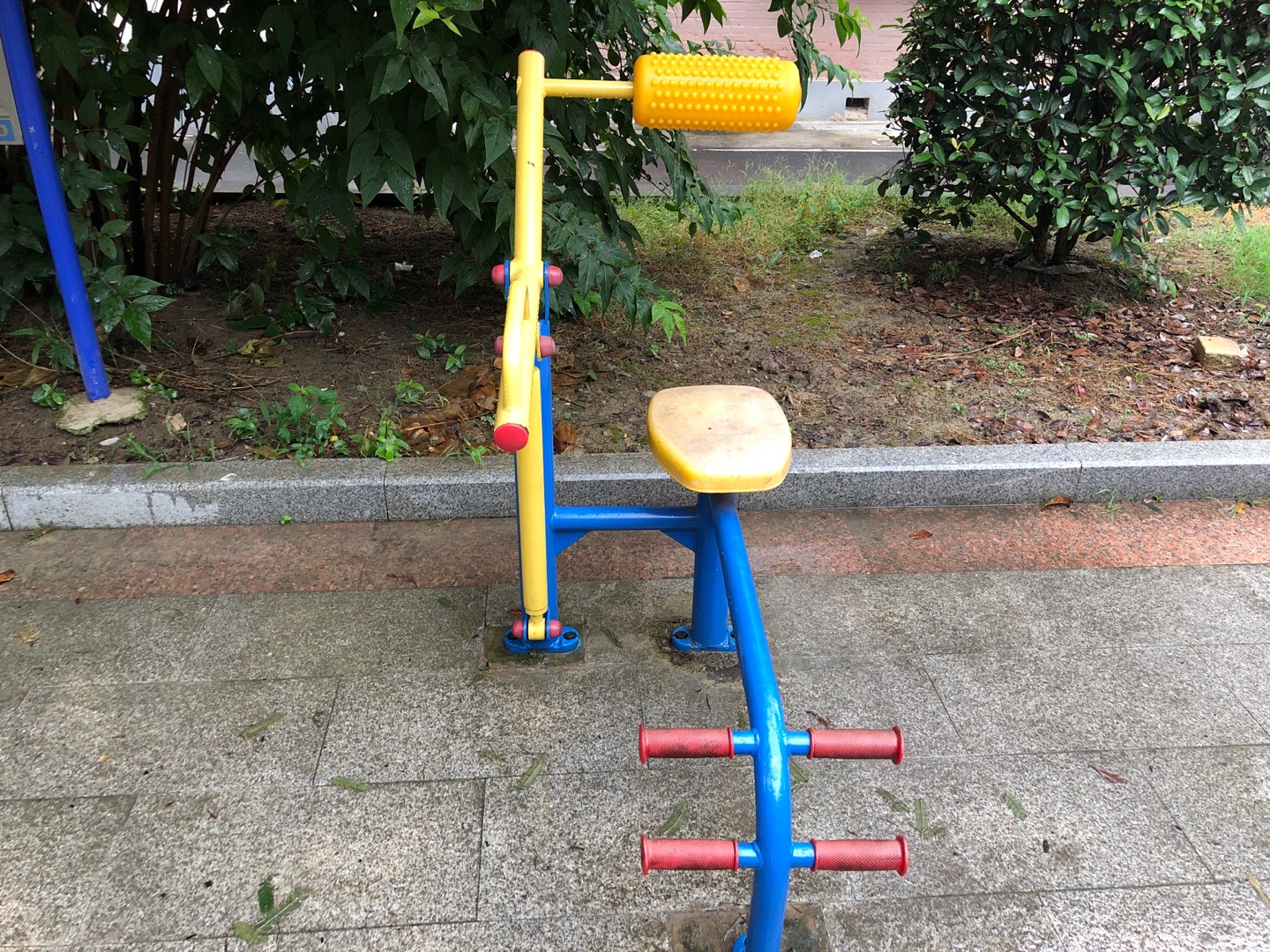 腹背鍛煉器